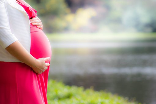 How Can Pregnant Women Achieve a Catwalk Glow in 5 Simple Step